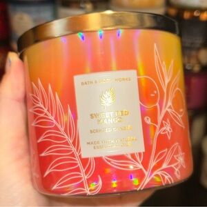 Bath and Body Works Sweet Red Mango 3 Wick Candle